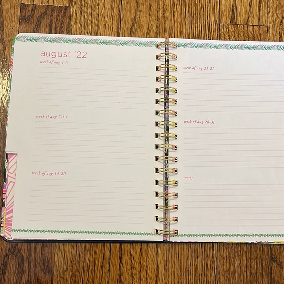 Aug 2022 -Dec 2023 Lilly Pulitzer Weekly Planner - Picture 3 of 4